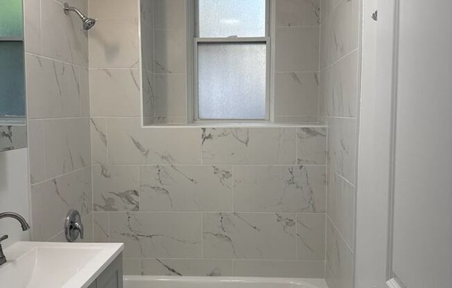 Charming Apartments in Rogers Park!