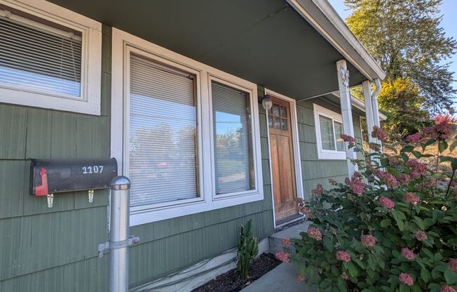 Well Maintained Duplex Unit in Bremerton, Available Now!
