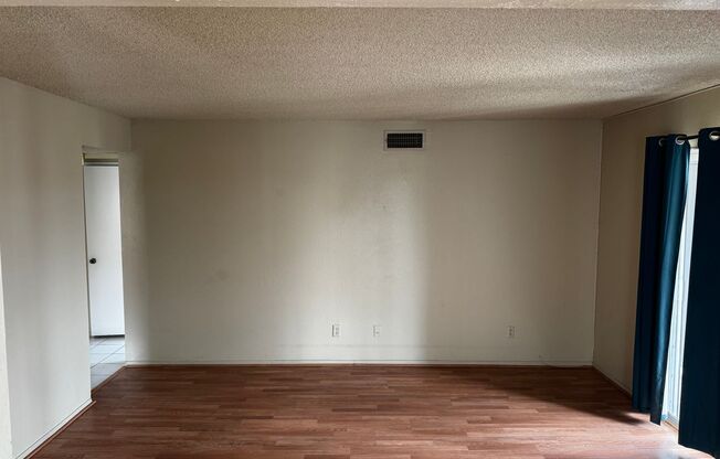 2 beds, 1 bath, $900, Unit # 112