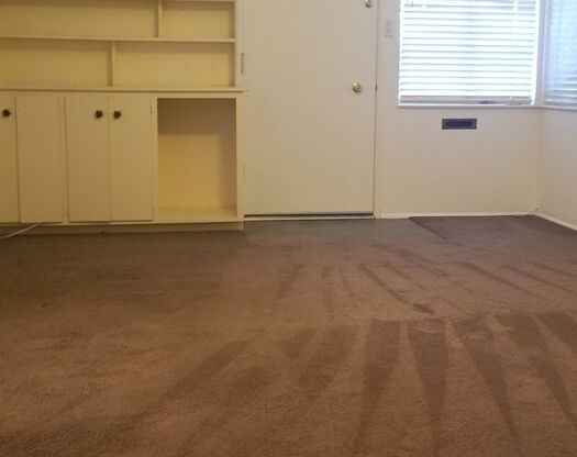 2 beds, 1 bath, 800 sqft, $1,395