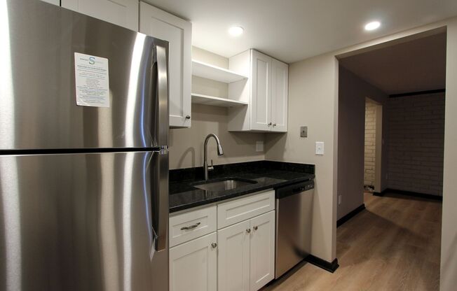 Pennwood Square 521-523 Kelly Ave.