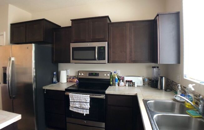Delightful Morningside Community by DR Horton features a 2-story townhouse with three bedrooms and 2.5 bathrooms, plus energy efficiency.