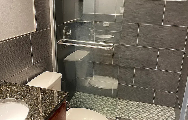 807 South Claremont Avenue