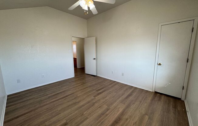 2 beds, 1.5 baths, 900 sqft, $850, Unit Apt A