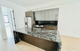 1306 N FRONT