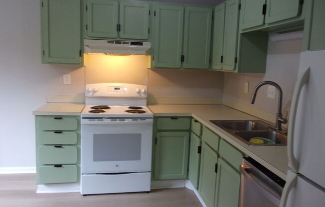 2 Bedroom 1 Bath Condo with Private Deck in Hunters Chase