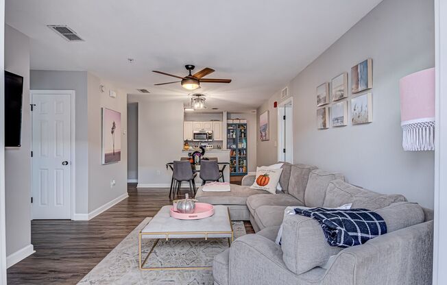 Oxford Terrace Phase I: 4/4 luxury apartment just 3 blocks from UF & 1 block from Sorority Row. Now Renting for Fall 2025!