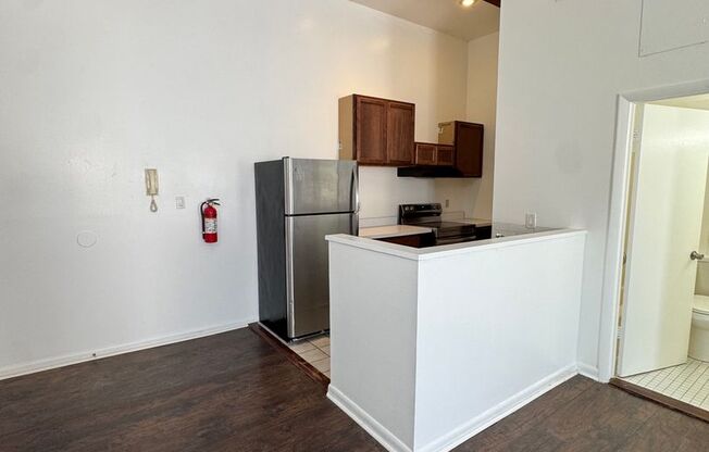 Studio, 1 bath, 600 sqft, $1,050, Unit 408