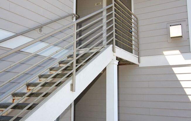 Light and Bright Remodeled Studio Condo in Convenient Bethany Location