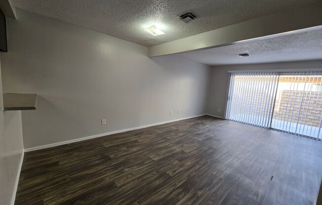 2 beds, 1.5 baths, 992 sqft, $1,350, Unit 900B