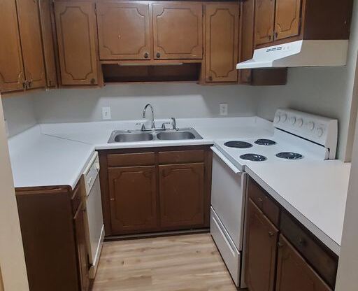 2 beds, 1.5 baths, $1,095, Unit 1433-C