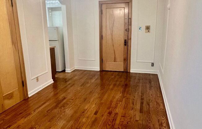 Studio, 1 bath, 300 sqft, $1,405, Unit 644-302
