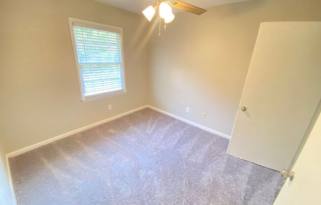 2 beds, 1.5 baths, 832 sqft, $1,100, Unit 829 Oakwood Villa