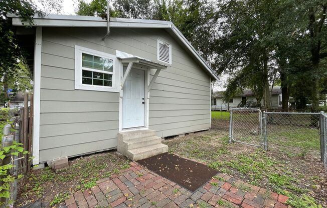 3 beds, 1 bath, $1,050