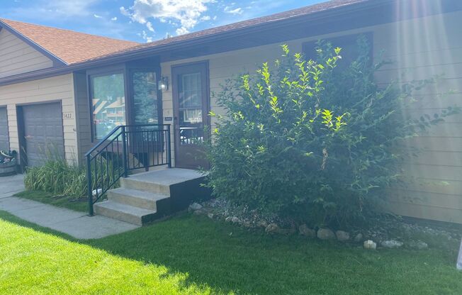 2 BEDROOM | 1 BATH | SINGLE LEVEL | GARAGE | SPACIOUS