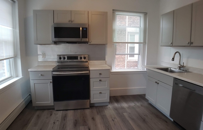 4 beds, 1 bath, 1,100 sqft, $3,800, Unit 3