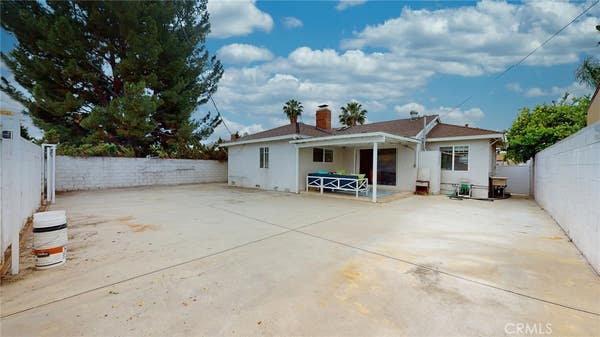 8162 VAN NOORD AVE