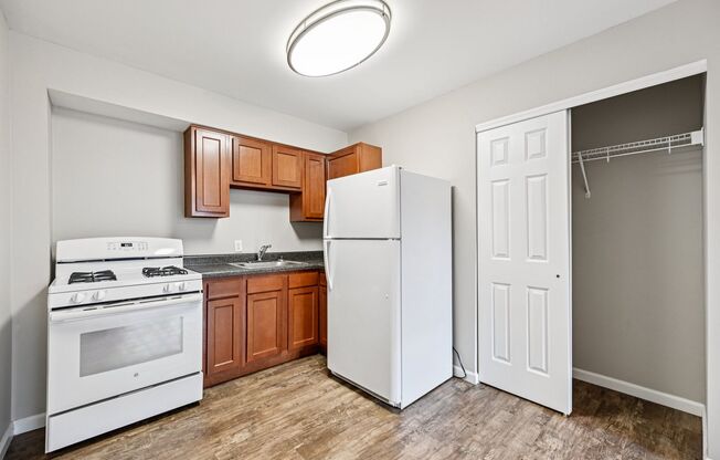 2 beds, 1 bath, 665 sqft, $1,040, Unit 1738F