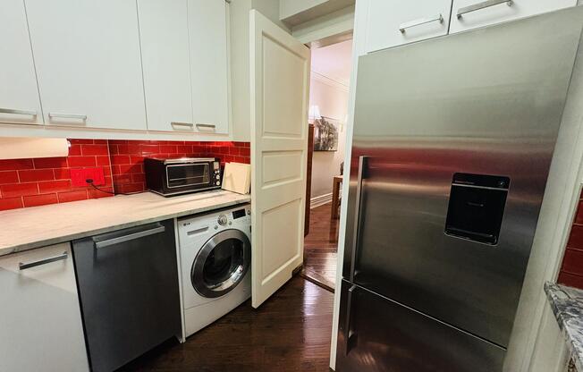 2 beds, 1 bath, $5,200, Unit 2-C