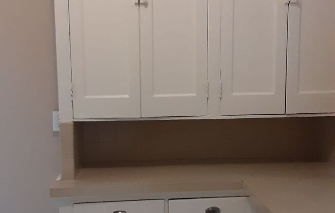 2 beds, 1 bath, 1,090 sqft, $1,350, Unit 202