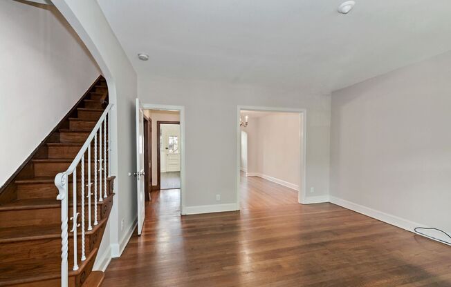 Charming Rowhome with Garage in Prime Glover Park Location – Available for August Start!