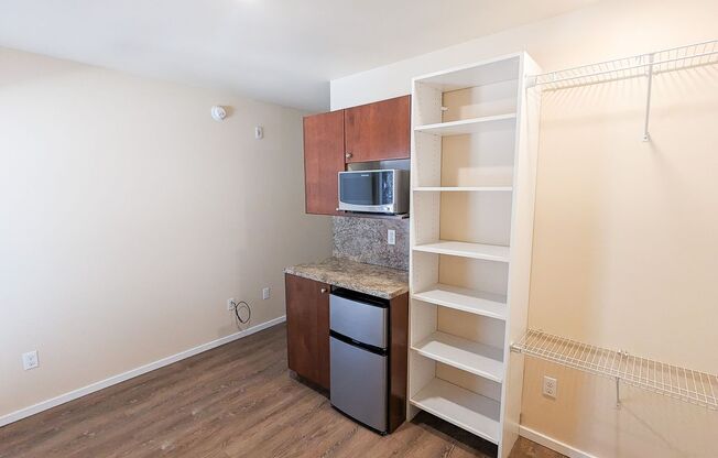 Studio, 1 bath, 154 sqft, $1,325, Unit 207