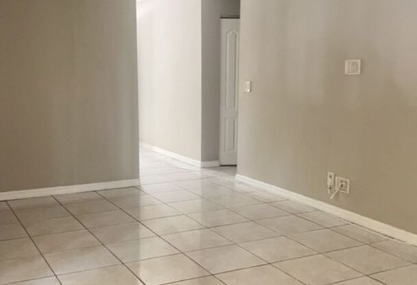 2 Bedroom, 2 bathroom condo For Rent in Town N Country!