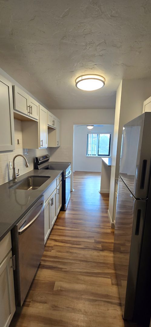 2 beds, 1.5 baths, 1,145 sqft, $1,300, Unit 55-6B5