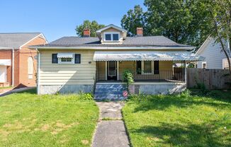 Charming 3 Bedroom, 2 Bath Bungalow with Fenced in Backyard in Downtown Durham!