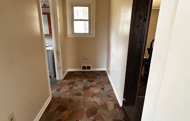 2 beds, 1 bath, $1,000