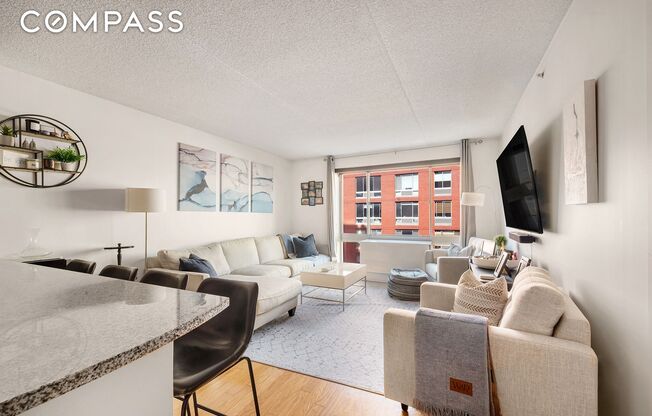 1 bed, 1 bath, 706 sqft, $5,200, Unit S11C