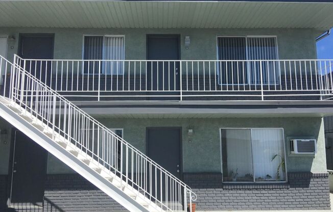 2 beds, 1 bath, $1,325, Unit 1395Stardust-7