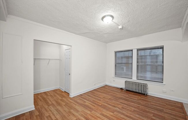 Studio, 1 bath, 381 sqft, $1,095, Unit 206
