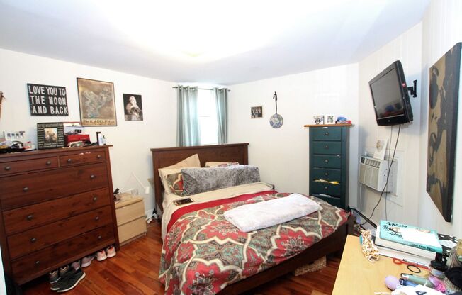 2109 Spring Garden unit 1R -AVAILABLE NOW