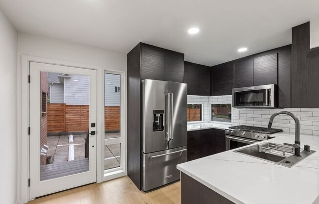 3 beds /3 baths newer townhome in Green Lake!