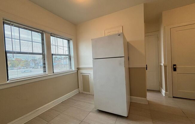 Studio, 1 bath, 445 sqft, $954, Unit 208