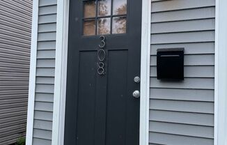 Beautifully Renovated 2 bed 2 bath Home in Shelby Park!