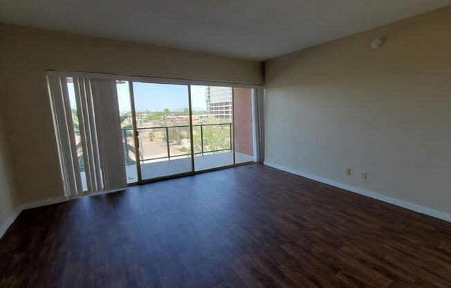 Studio, 1 bath, $900, Unit UNIT 4S