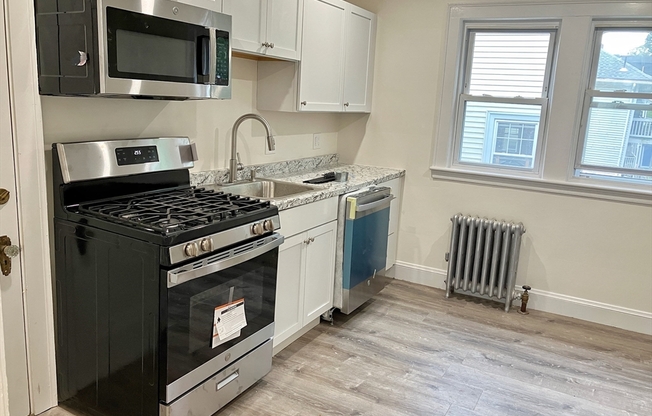 2 beds, 1 bath, 1,000 sqft, $2,220, Unit 1R