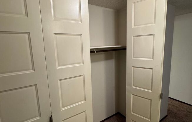 1 bed, 1 bath, $700, Unit 06