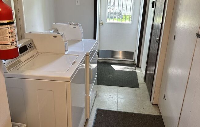 1 bed, 1 bath, $750, Unit B-1