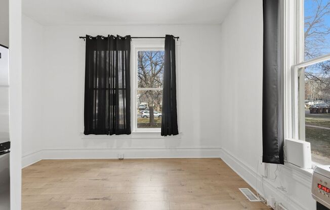 Studio, 1 bath, $899, Unit 726-04