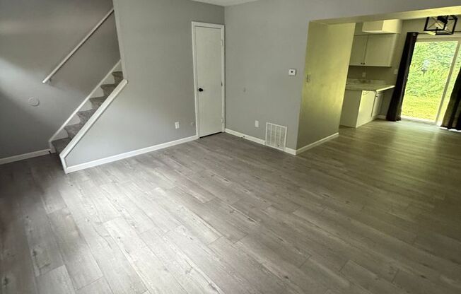 2 beds, 1.5 baths, 928 sqft, $1,085, Unit Unit 402