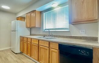 3 beds, 1.5 baths, 1,000 sqft, $1,350, Unit 3