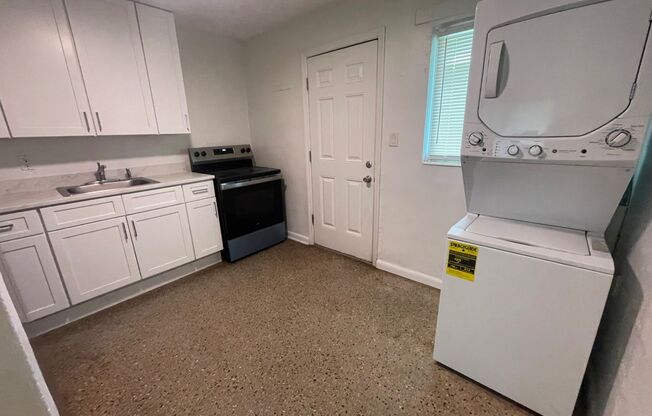 Ocala - 2 Bedroom, 1 Bath Duplex!