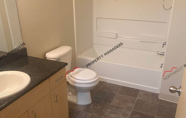 2 beds, 1 bath, 901 sqft, $1,450, Unit H-228