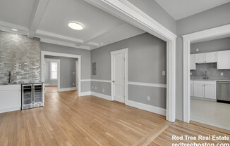 142 Sutherland Rd Apt 1