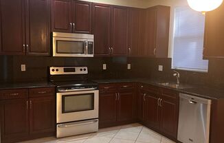 2 beds, 2 baths, $2,300, Unit #101