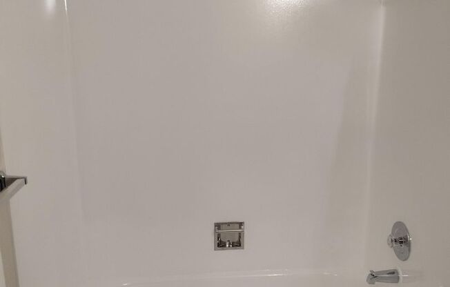 1 bed, 1 bath, 592 sqft, $1,350, Unit 020