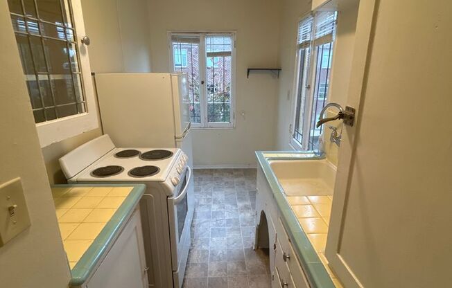 Studio, 1 bath, 420 sqft, $1,795, Unit 16